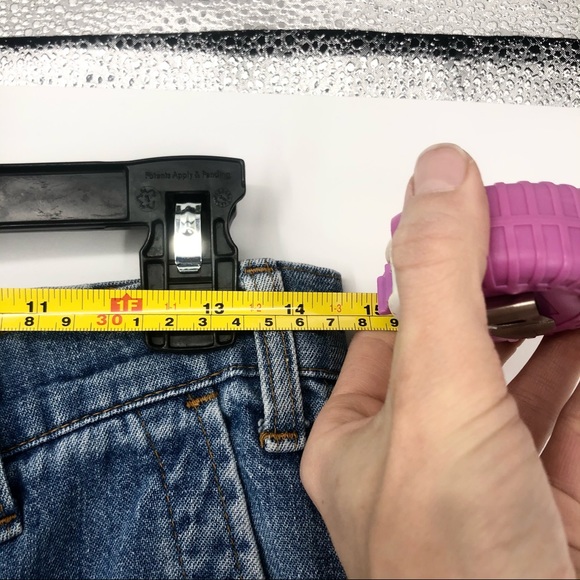 Levi’s VINTAGE Light Wash Bellbottom Jeans Size 30 Waist (Size 5-8 in Women’s) - Picture 7 of 13